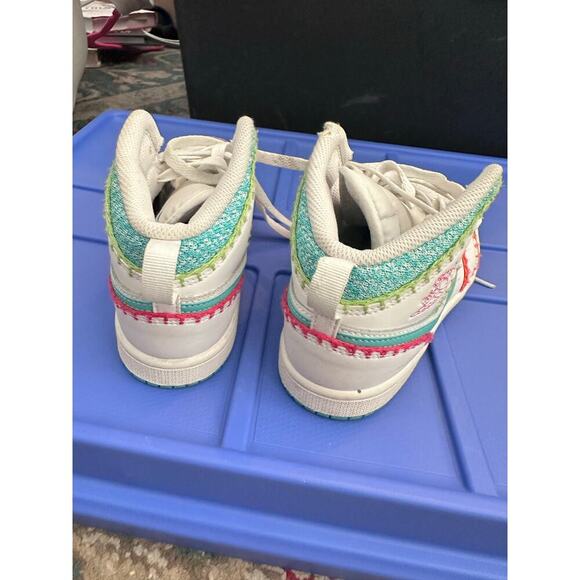 Nike Air Jordan White Teal Retro 1 Mid SE Lace Up Sneaker Shoes Size 2.5 - Picture 2 of 6